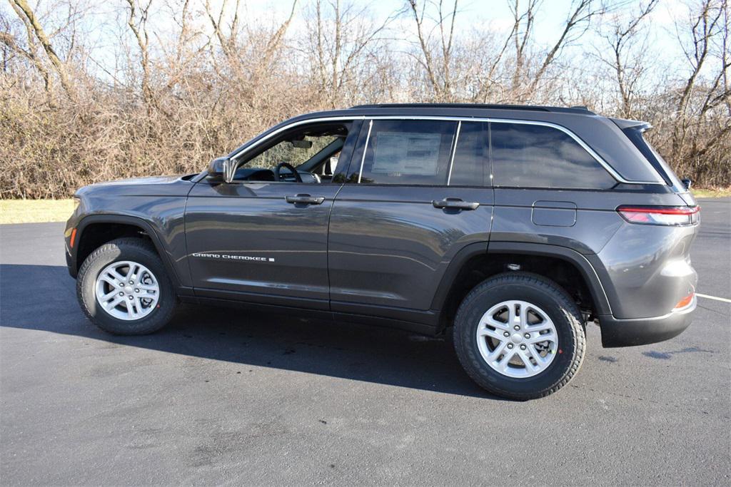new 2025 Jeep Grand Cherokee car, priced at $37,999