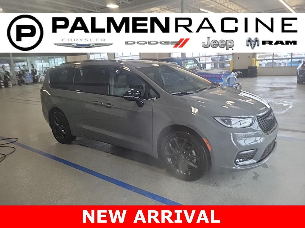 used 2025 Chrysler Pacifica car, priced at $46,959