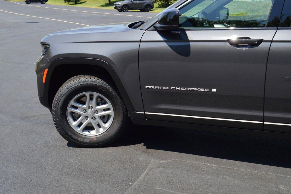 new 2025 Jeep Grand Cherokee car, priced at $33,999