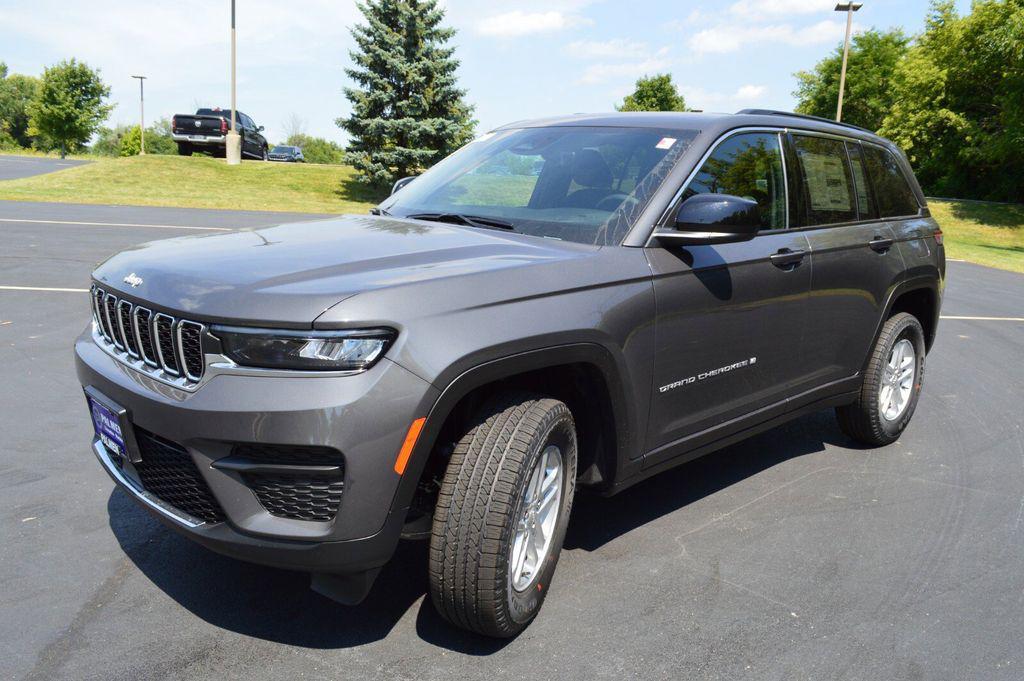 new 2025 Jeep Grand Cherokee car, priced at $33,999