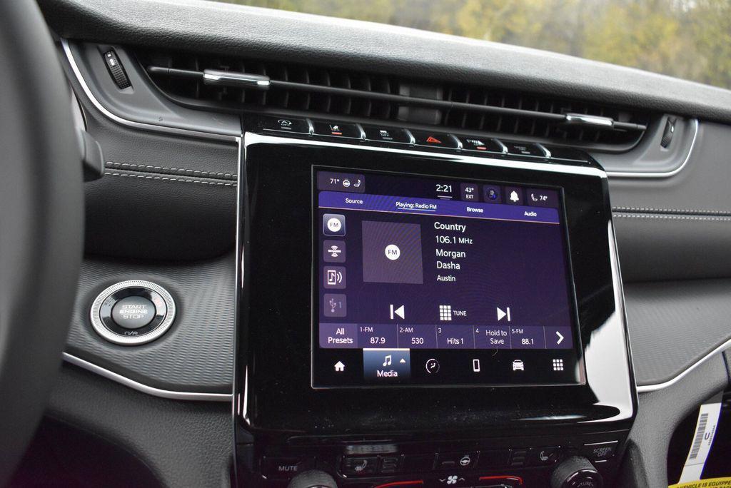 new 2025 Jeep Grand Cherokee car, priced at $41,999