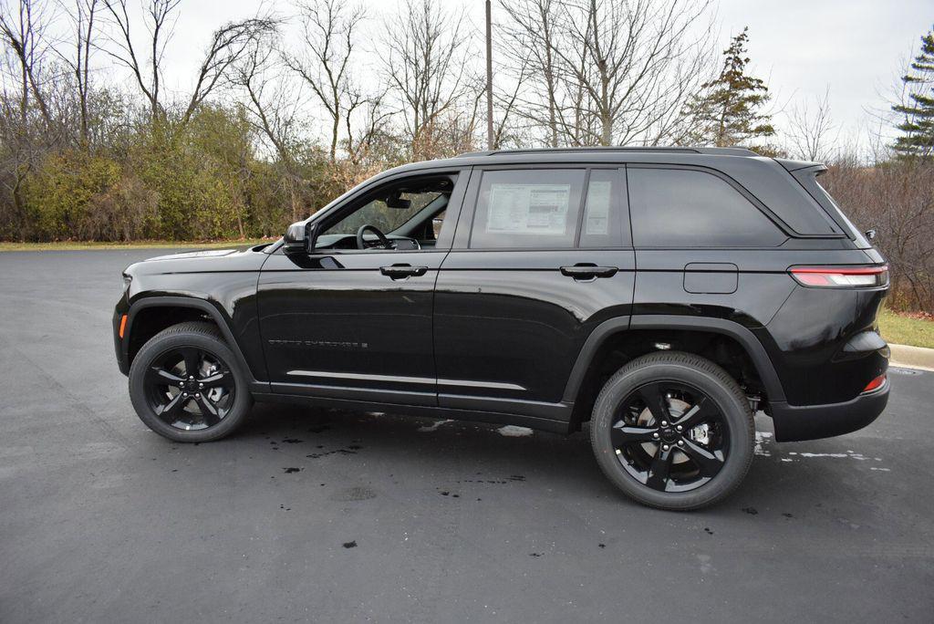 new 2025 Jeep Grand Cherokee car, priced at $41,999