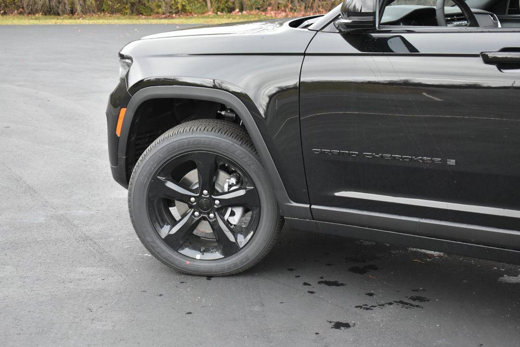 new 2025 Jeep Grand Cherokee car, priced at $41,999