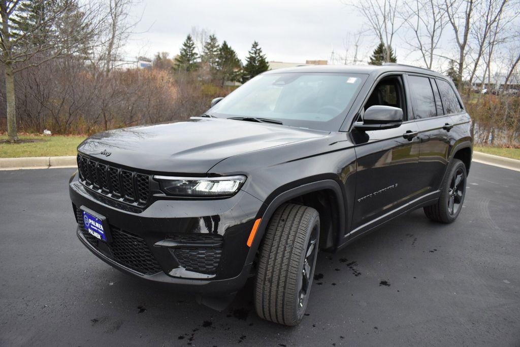new 2025 Jeep Grand Cherokee car, priced at $41,999