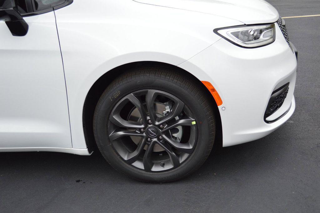 new 2026 Chrysler Pacifica car, priced at $40,893