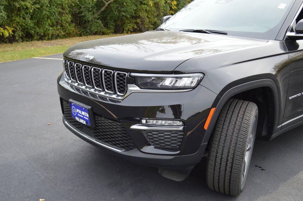 new 2025 Jeep Grand Cherokee car, priced at $43,990