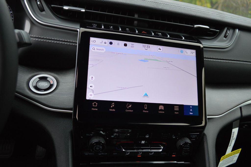 new 2025 Jeep Grand Cherokee car, priced at $43,990