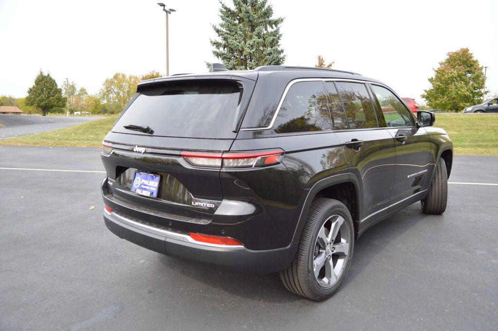 new 2025 Jeep Grand Cherokee car, priced at $43,990