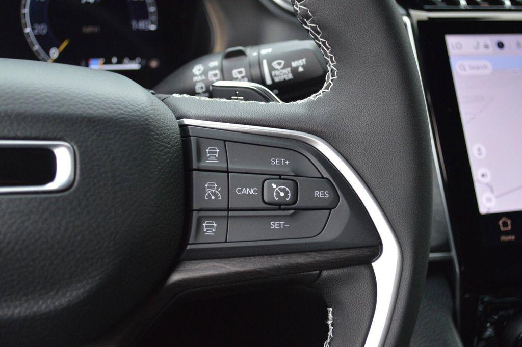 new 2025 Jeep Grand Cherokee car, priced at $43,990