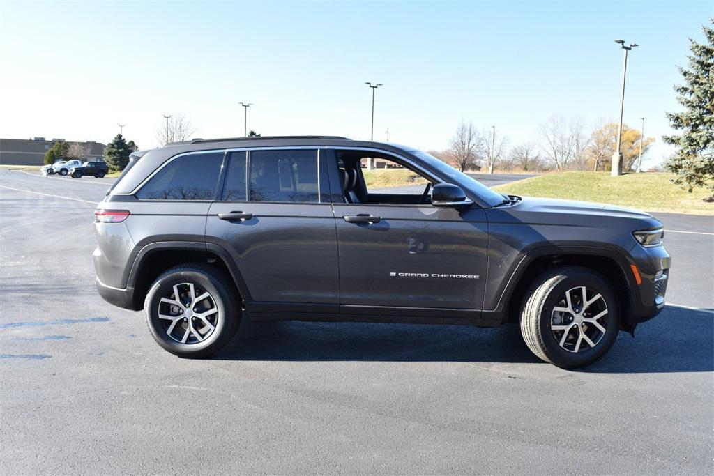 new 2025 Jeep Grand Cherokee car, priced at $42,299