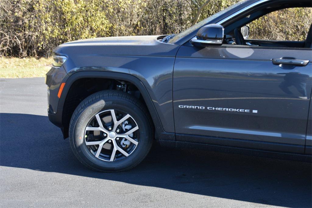 new 2025 Jeep Grand Cherokee car, priced at $42,299