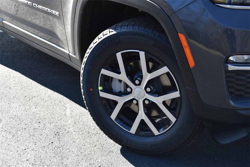 new 2025 Jeep Grand Cherokee car, priced at $42,299