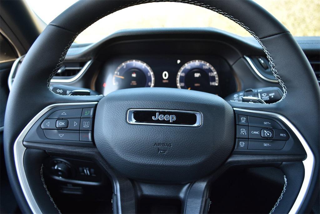 new 2025 Jeep Grand Cherokee car, priced at $42,299