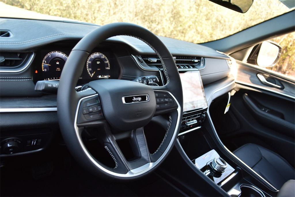 new 2025 Jeep Grand Cherokee car, priced at $42,299