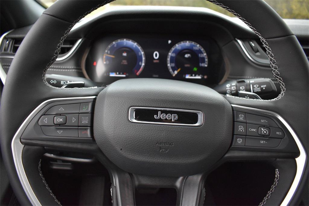 new 2025 Jeep Grand Cherokee car, priced at $37,999