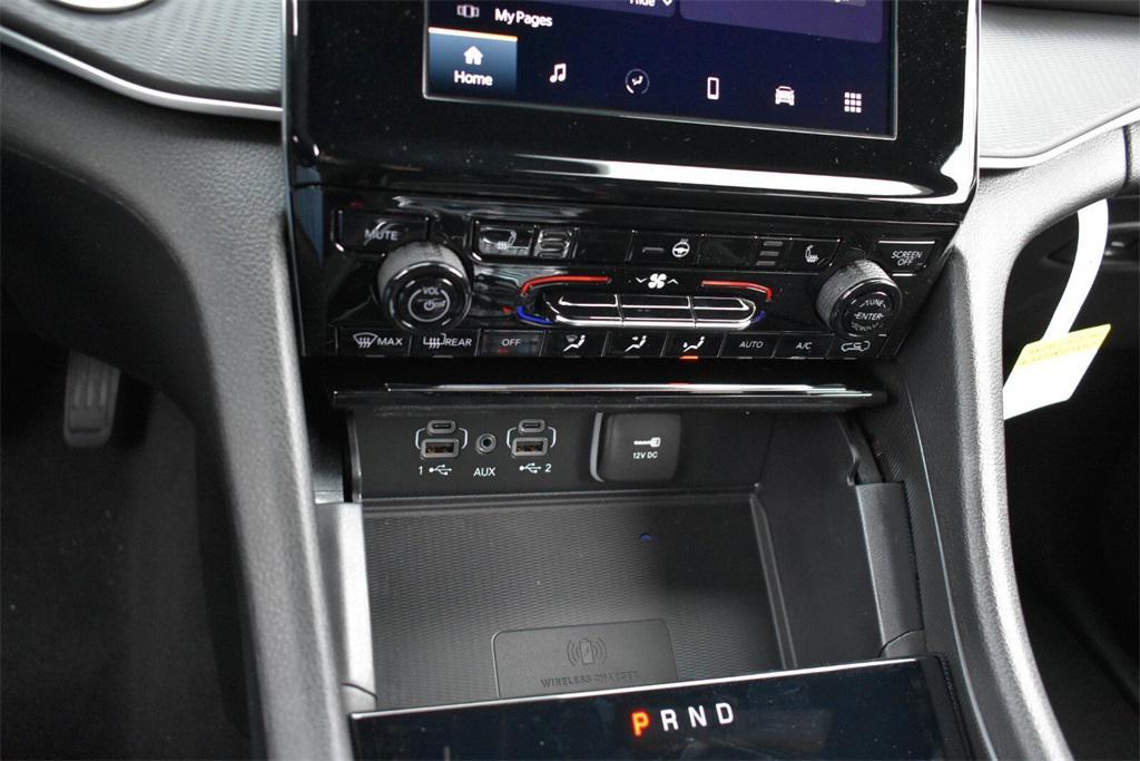 new 2025 Jeep Grand Cherokee car, priced at $37,999