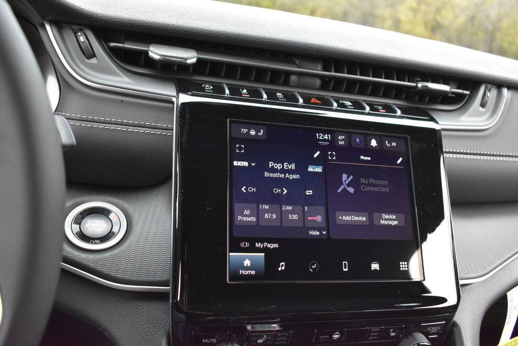 new 2025 Jeep Grand Cherokee car, priced at $36,990