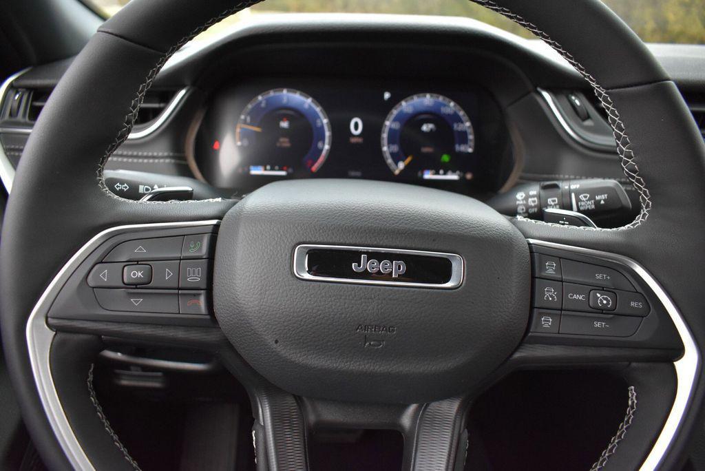 new 2025 Jeep Grand Cherokee car, priced at $36,990