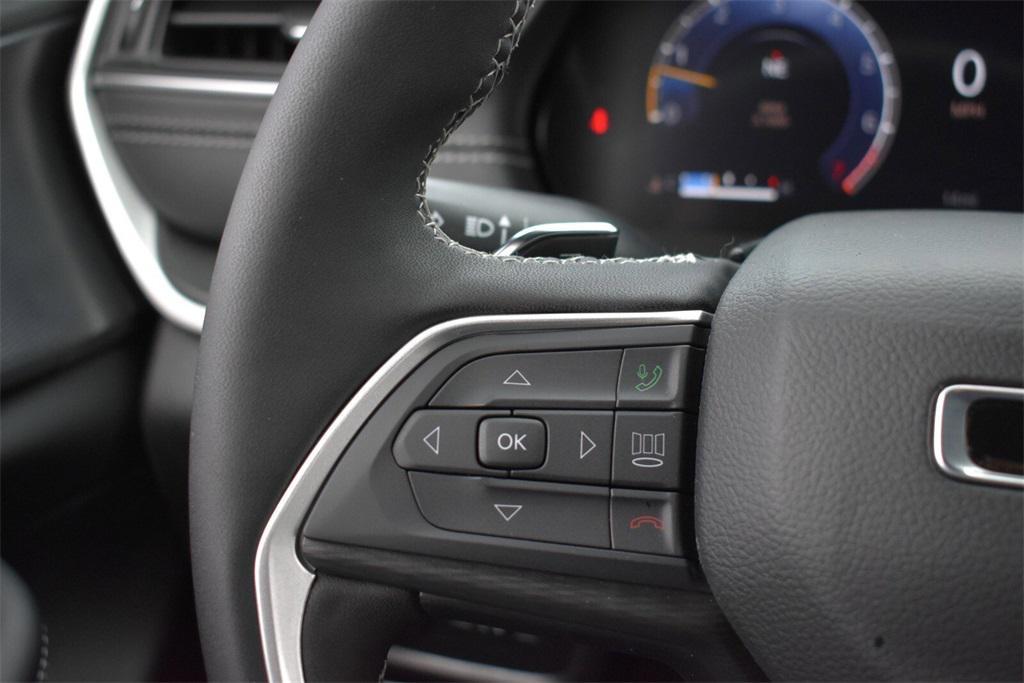 new 2025 Jeep Grand Cherokee car, priced at $37,999