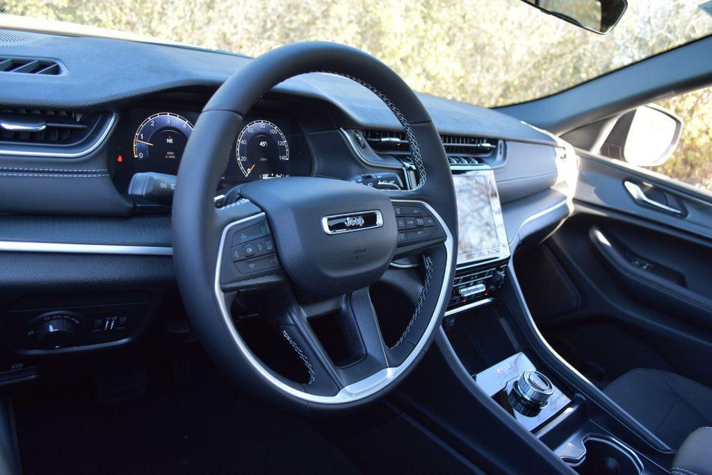 new 2025 Jeep Grand Cherokee car, priced at $35,999