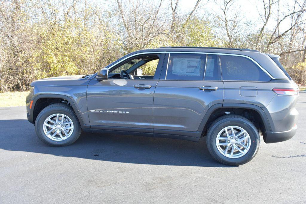 new 2025 Jeep Grand Cherokee car, priced at $35,999