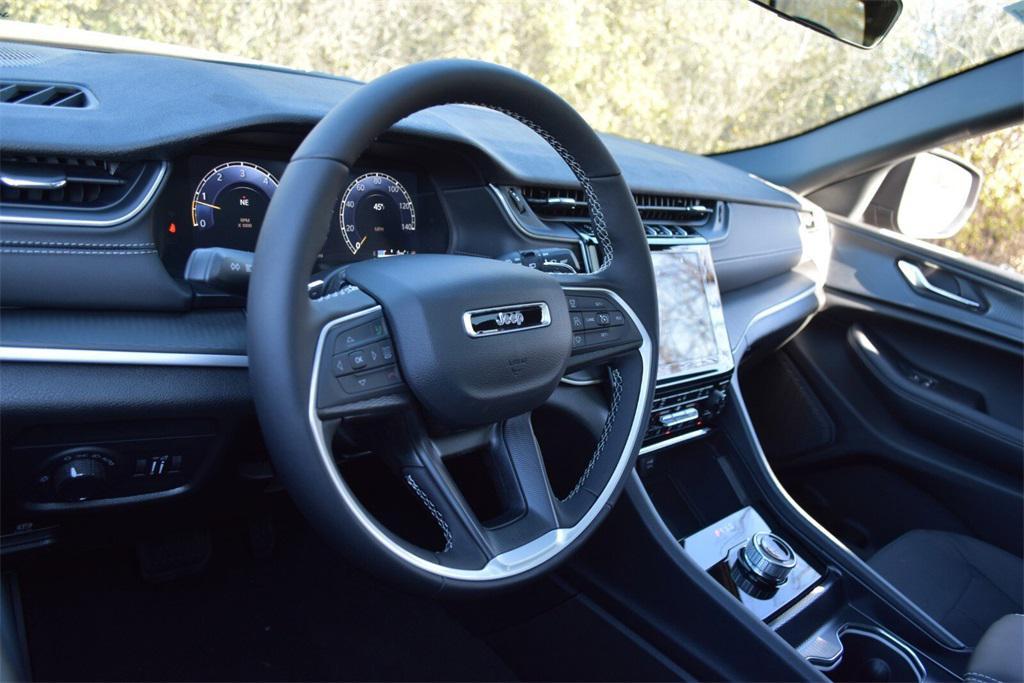 new 2025 Jeep Grand Cherokee car, priced at $39,999