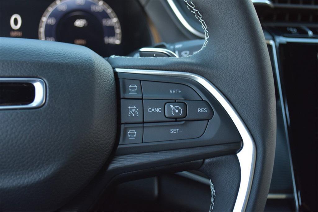 new 2025 Jeep Grand Cherokee car, priced at $39,999