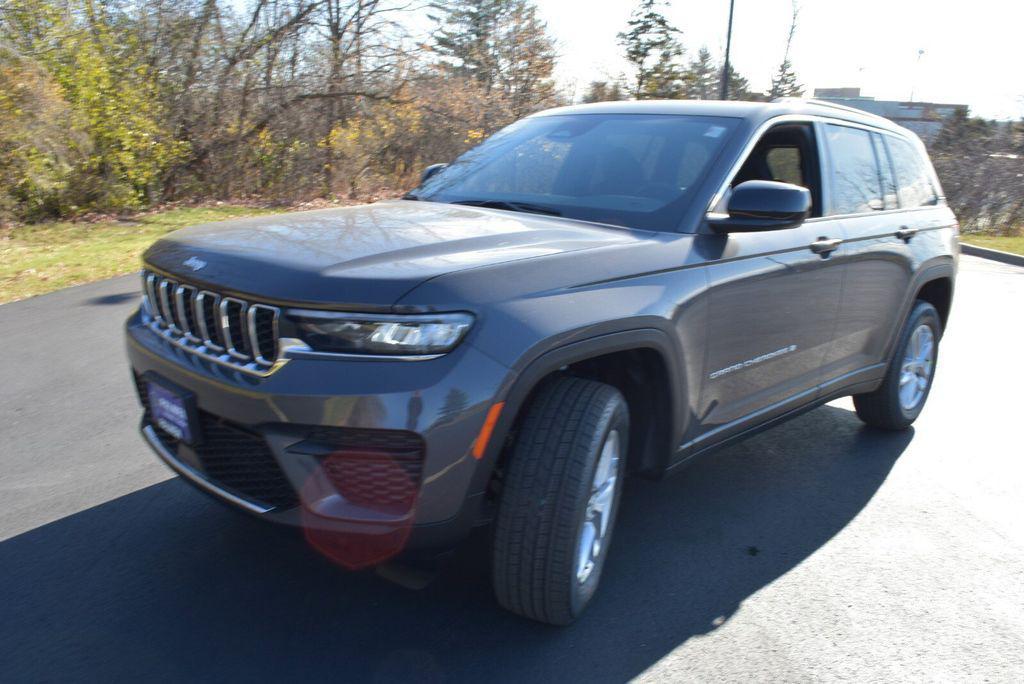 new 2025 Jeep Grand Cherokee car, priced at $35,999