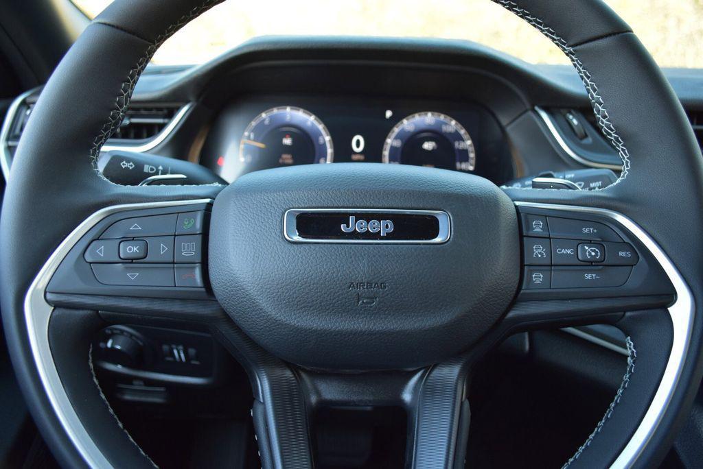 new 2025 Jeep Grand Cherokee car, priced at $35,999