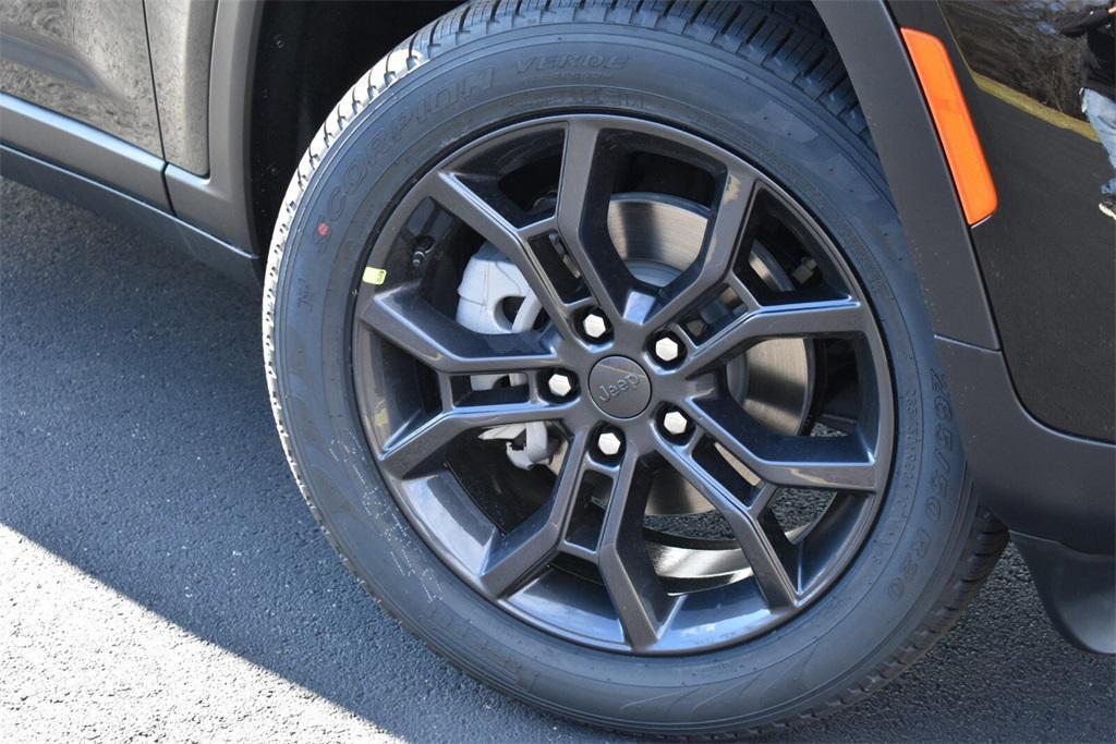 new 2025 Jeep Grand Cherokee car, priced at $47,599