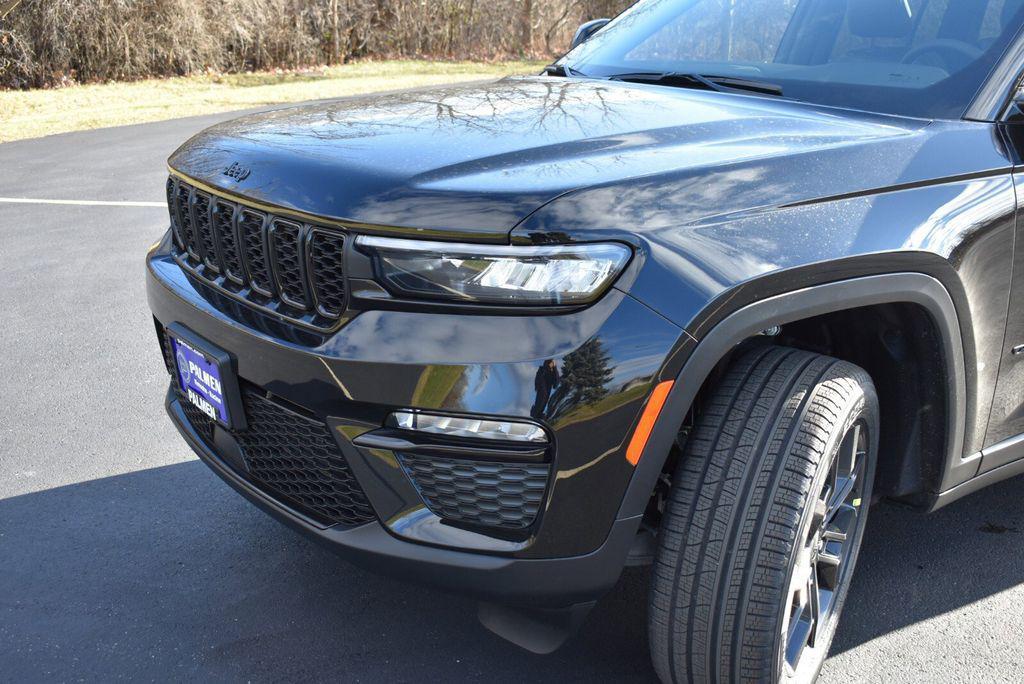 new 2025 Jeep Grand Cherokee car, priced at $46,990