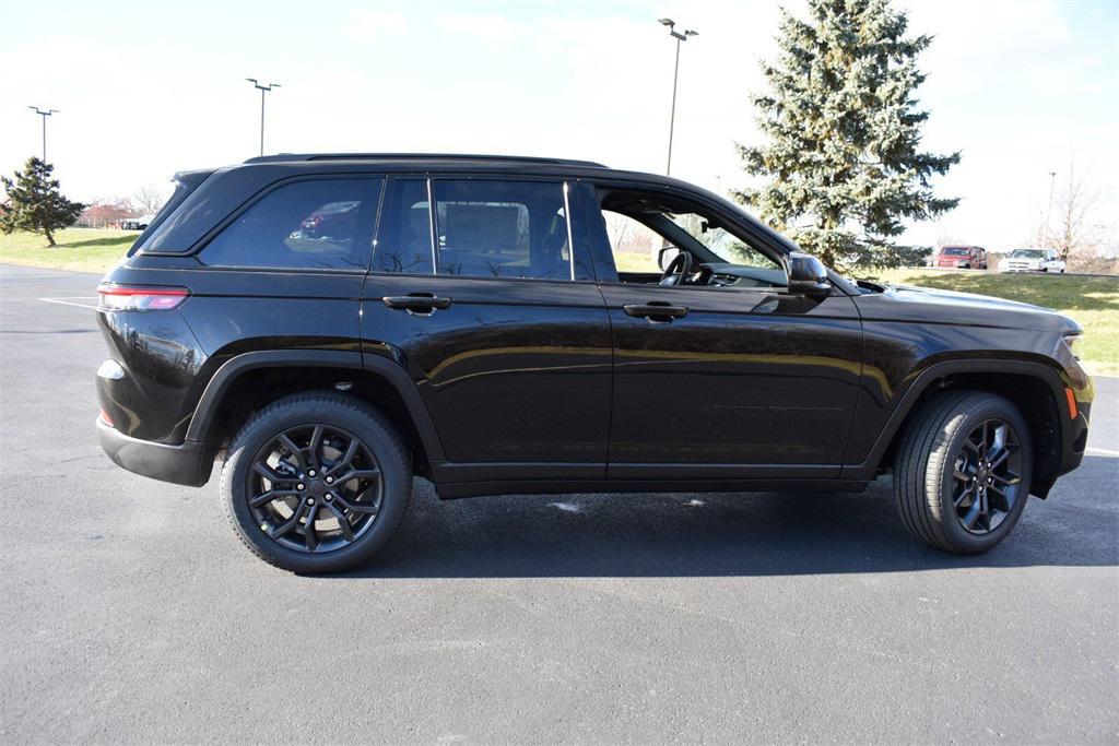 new 2025 Jeep Grand Cherokee car, priced at $47,599