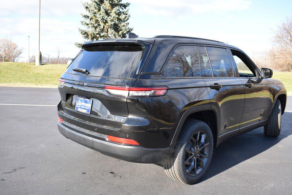 new 2025 Jeep Grand Cherokee car, priced at $46,990