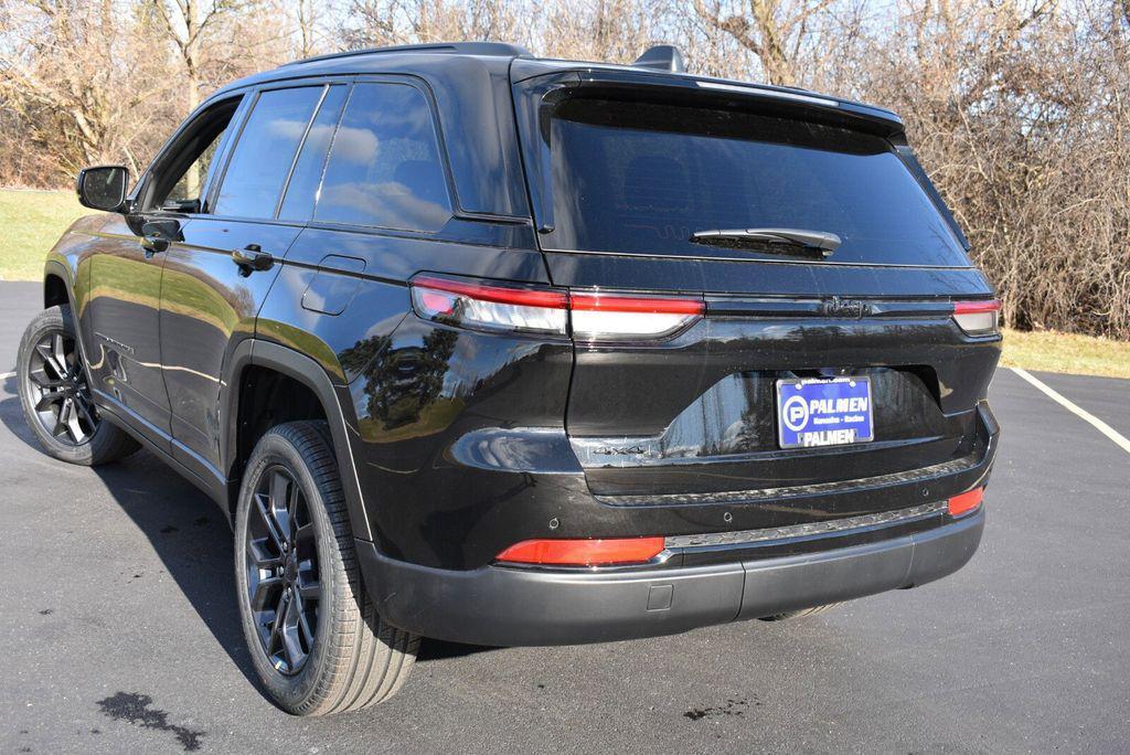 new 2025 Jeep Grand Cherokee car, priced at $46,990
