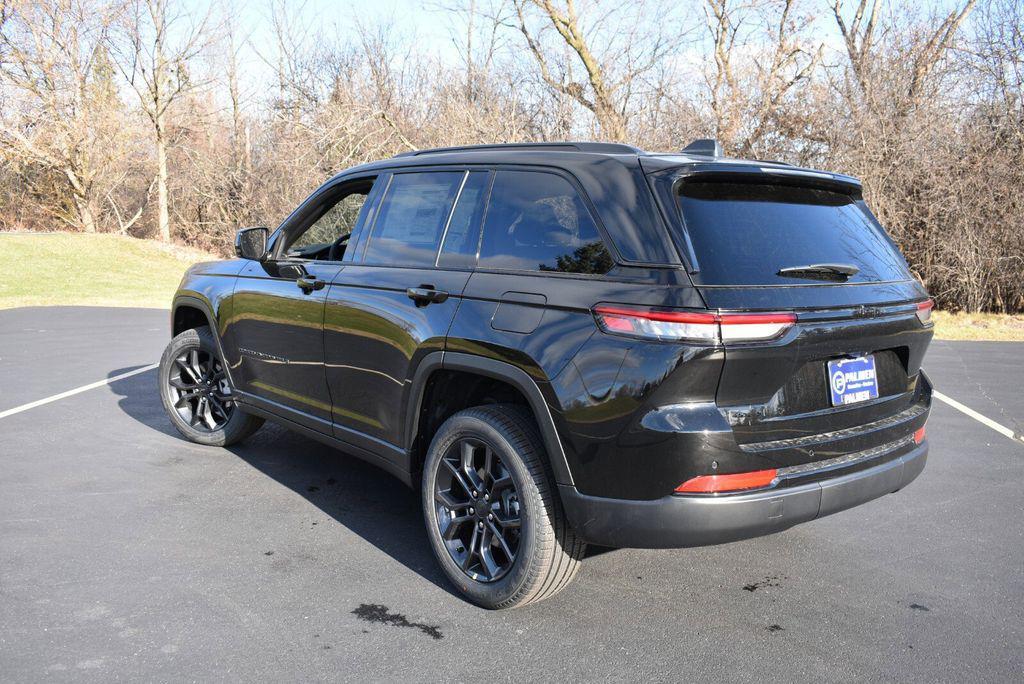 new 2025 Jeep Grand Cherokee car, priced at $46,990