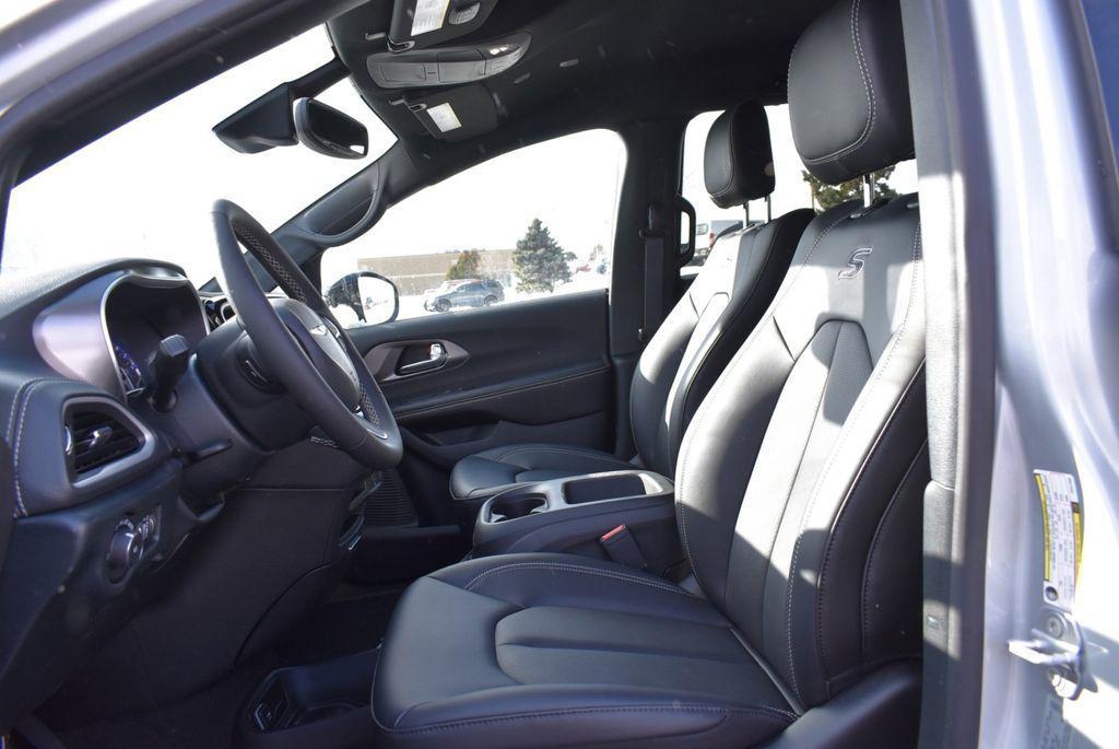 new 2026 Chrysler Pacifica car, priced at $44,467