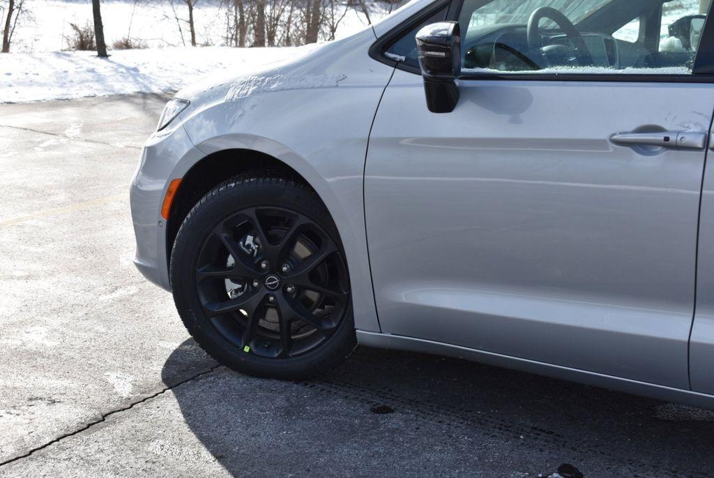 new 2026 Chrysler Pacifica car, priced at $44,467