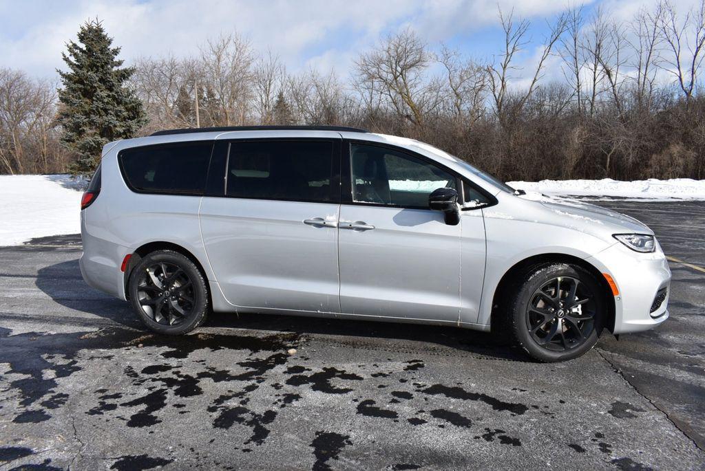 new 2026 Chrysler Pacifica car, priced at $44,467