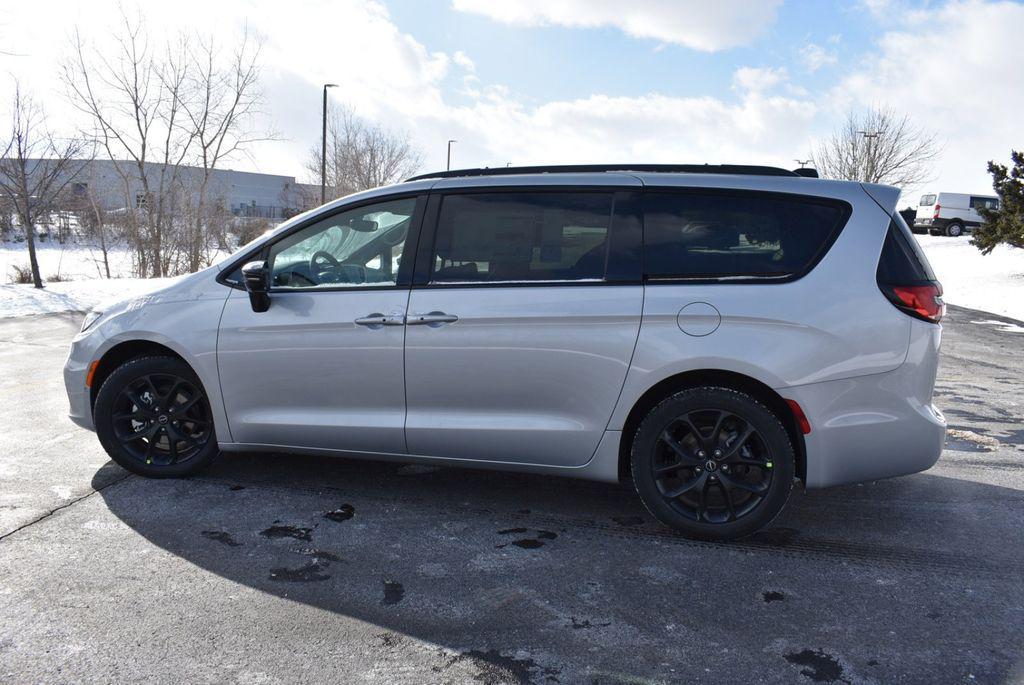 new 2026 Chrysler Pacifica car, priced at $44,467
