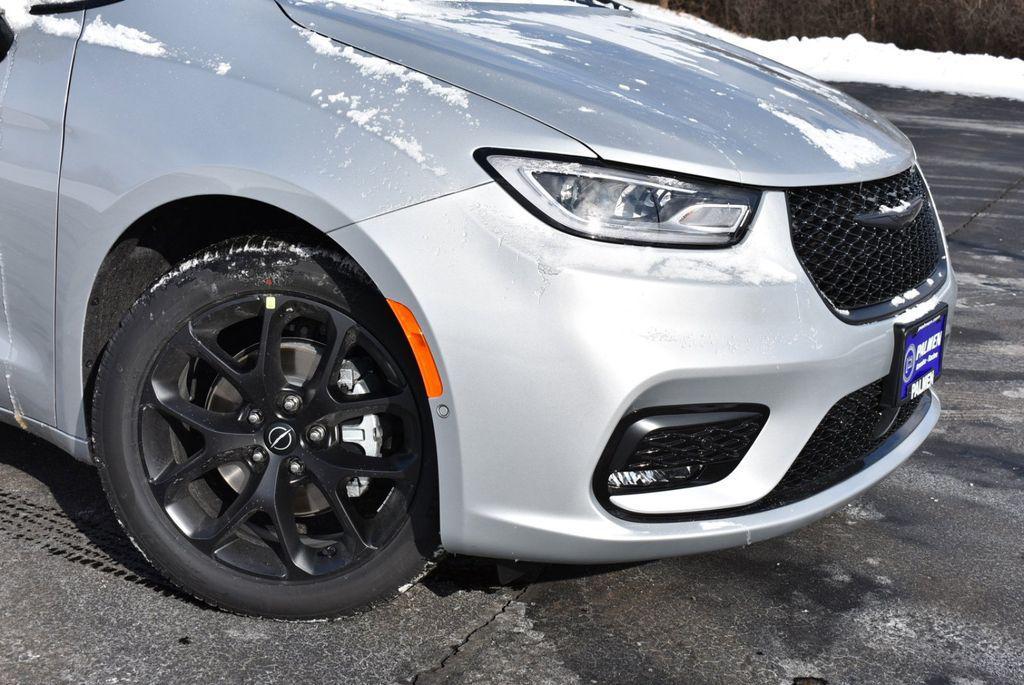 new 2026 Chrysler Pacifica car, priced at $44,467