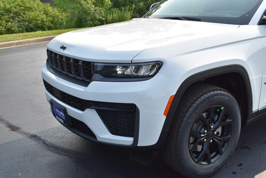 new 2026 Jeep Grand Cherokee car, priced at $41,600