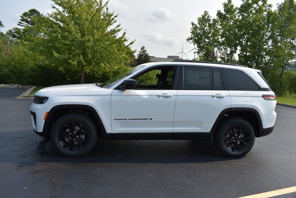 new 2026 Jeep Grand Cherokee car, priced at $41,600