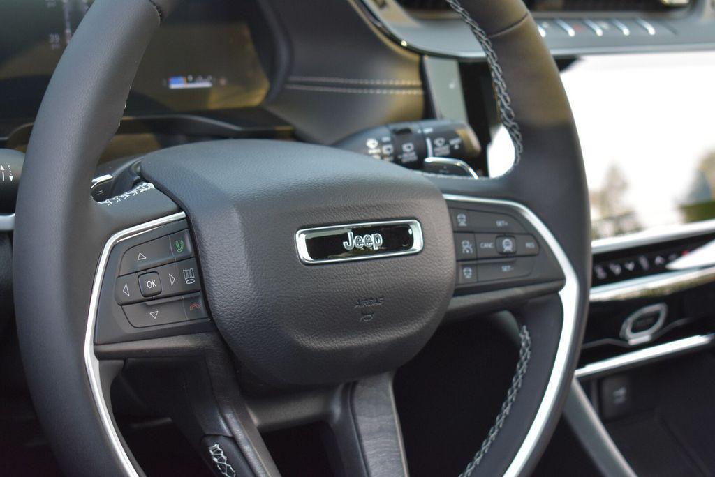 new 2026 Jeep Grand Cherokee car, priced at $41,600