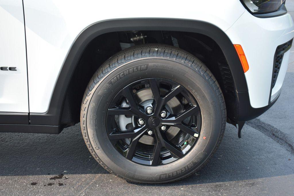 new 2026 Jeep Grand Cherokee car, priced at $41,600