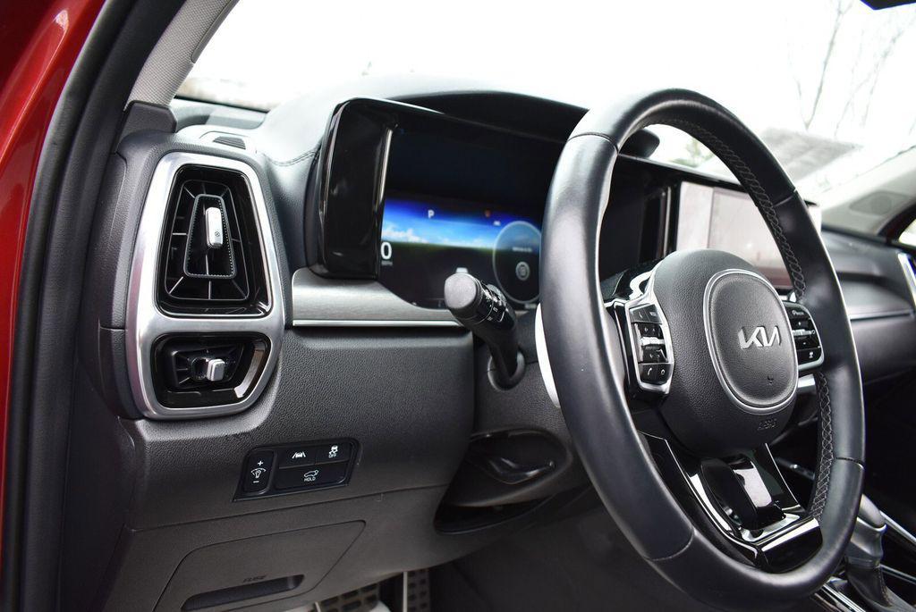 used 2023 Kia Sorento car, priced at $31,918