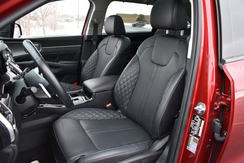 used 2023 Kia Sorento car, priced at $31,918