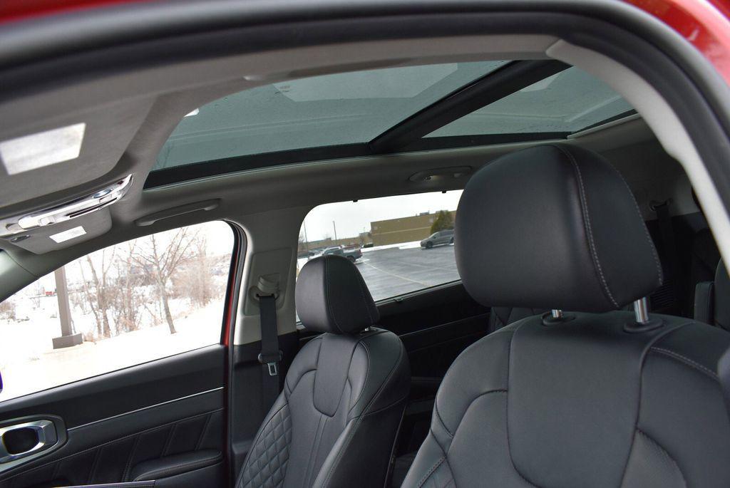used 2023 Kia Sorento car, priced at $31,918