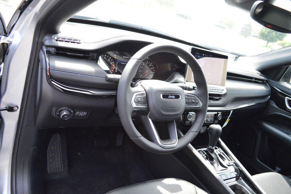 new 2025 Jeep Compass car, priced at $31,999