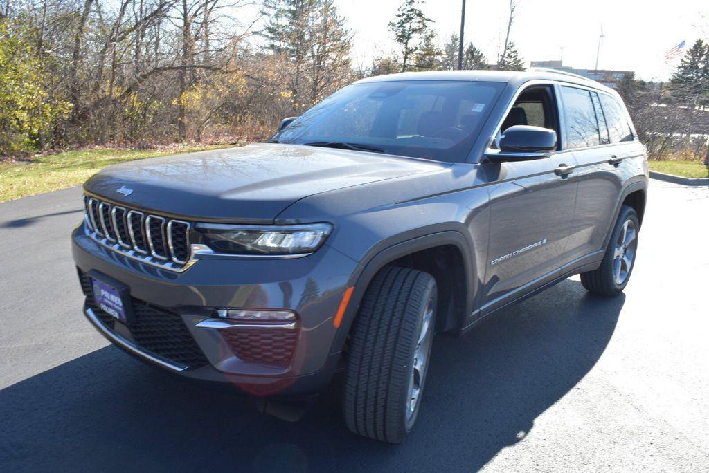 new 2025 Jeep Grand Cherokee car, priced at $41,990