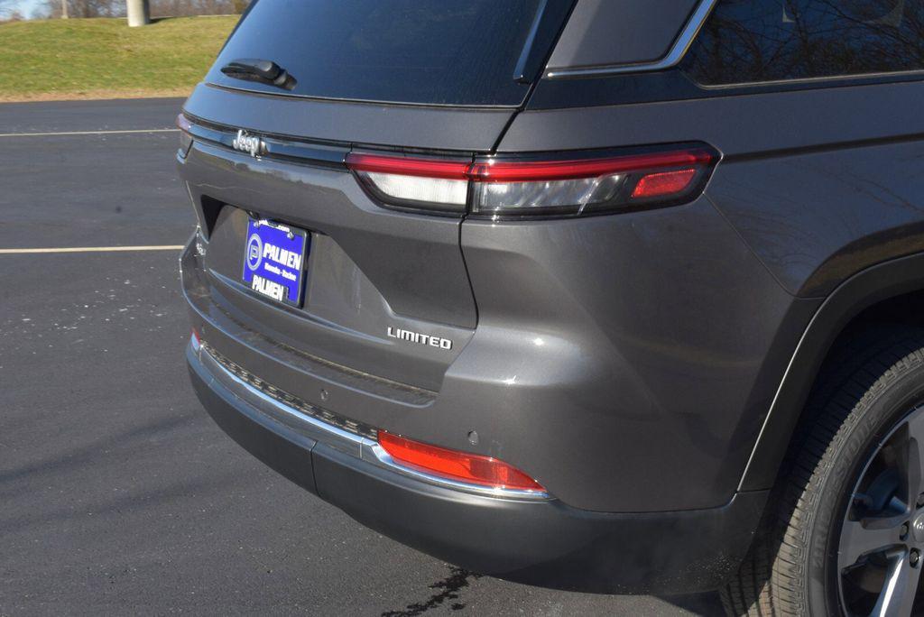 new 2025 Jeep Grand Cherokee car, priced at $41,990
